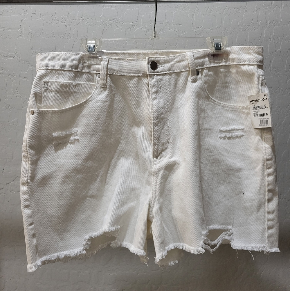 Nordstrom BP. High-Rise Distressed Shorts, NWT  Size 33